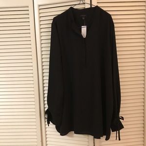Timeless Silky Ann Taylor Blouse in XL. NWT